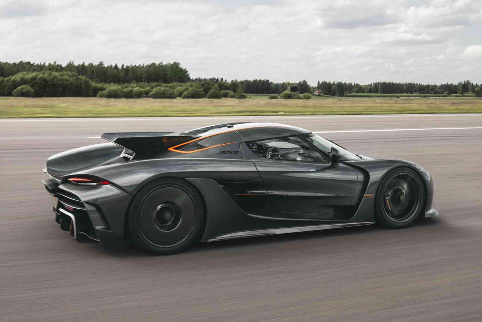 Mobil Tercepat yang Legal di Jalan Umum