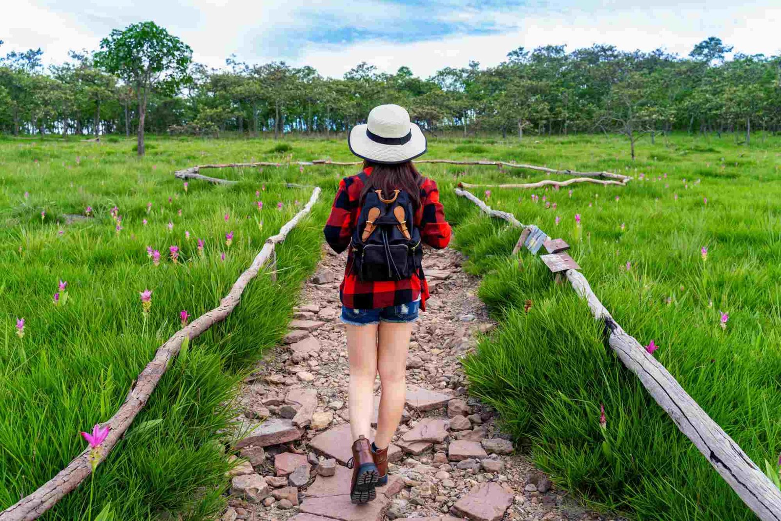 Tips Traveling Aman untuk Perempuan Solo