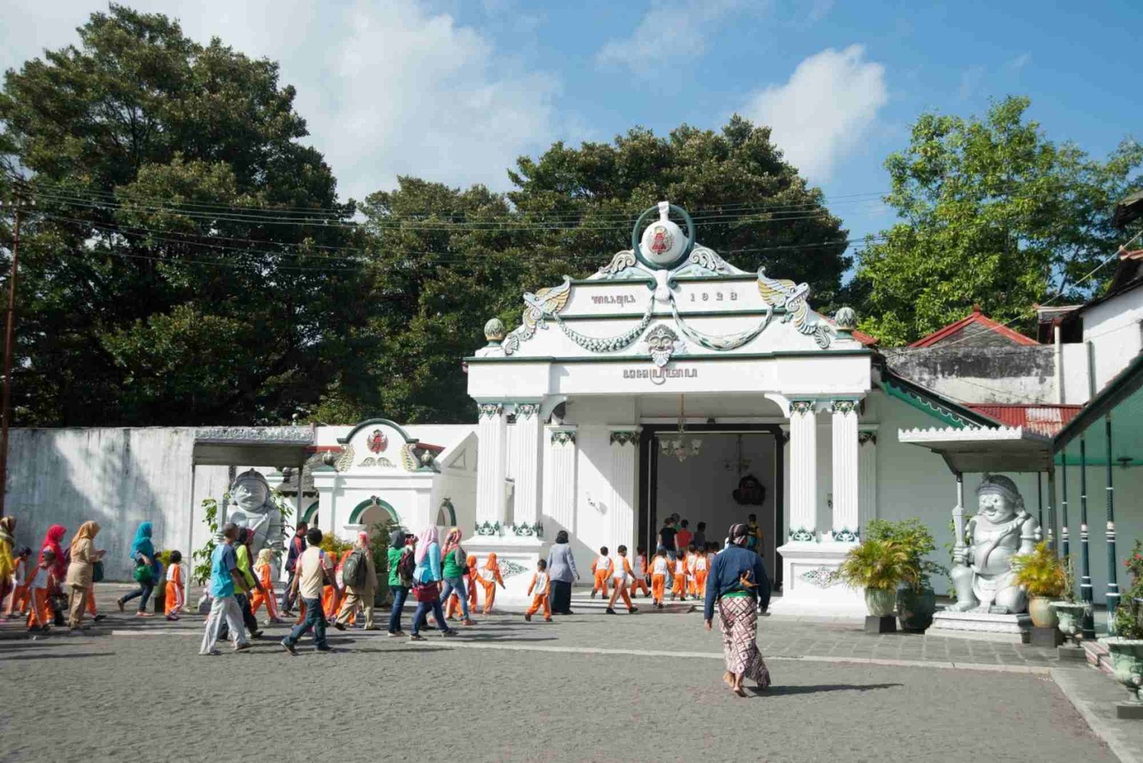 Adat Istiadat yang Masih Dilestarikan di Indonesia hingga Kini