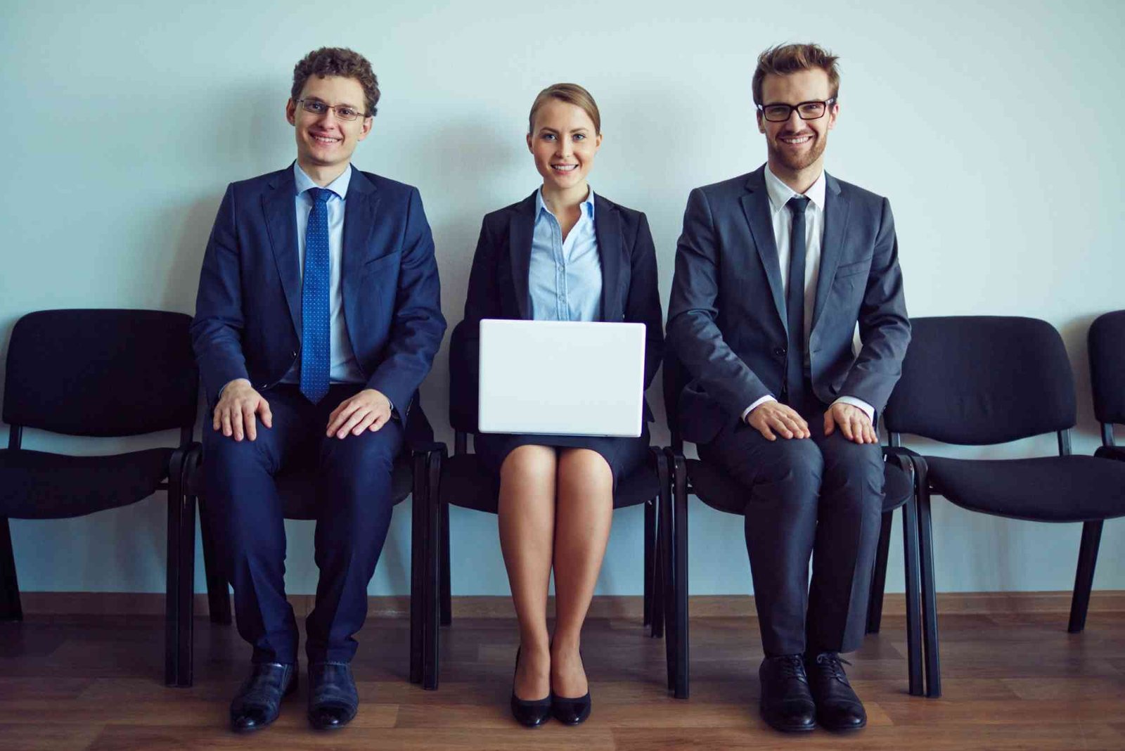 Cara Memilih Outfit Interview Kerja yang Tepat