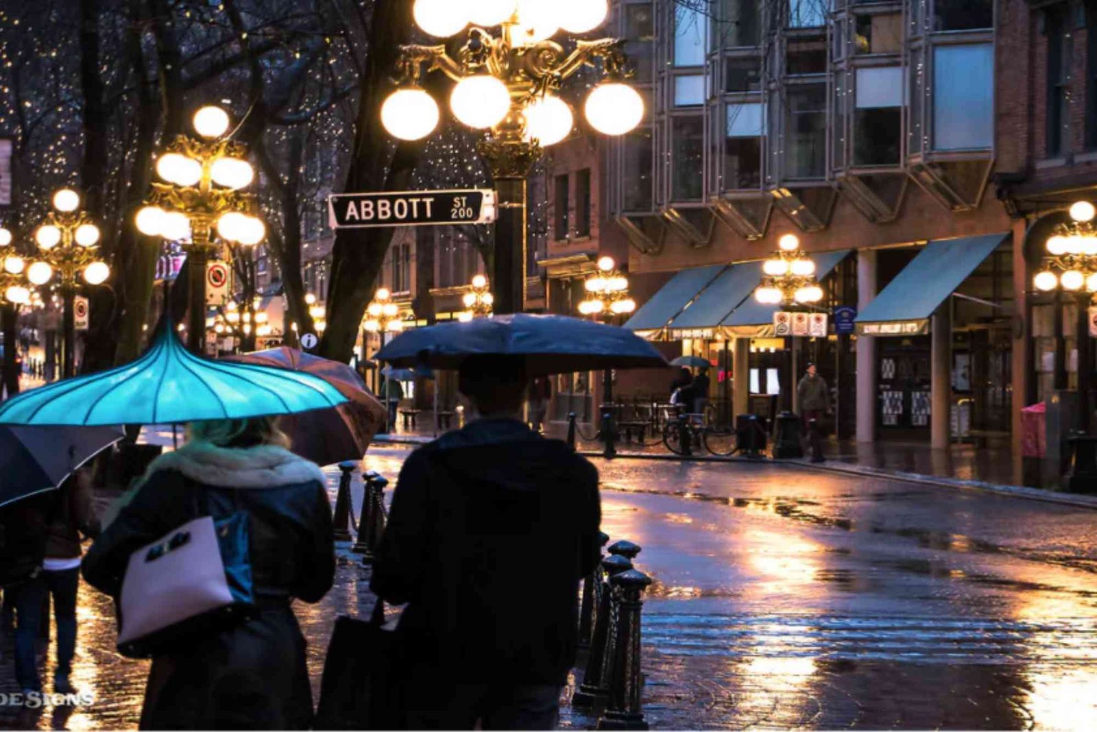 Tips Berkendara Aman Di Musim Hujan