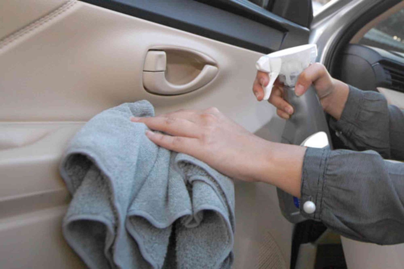 Tips Membersihkan Interior dan Eksterior Mobil